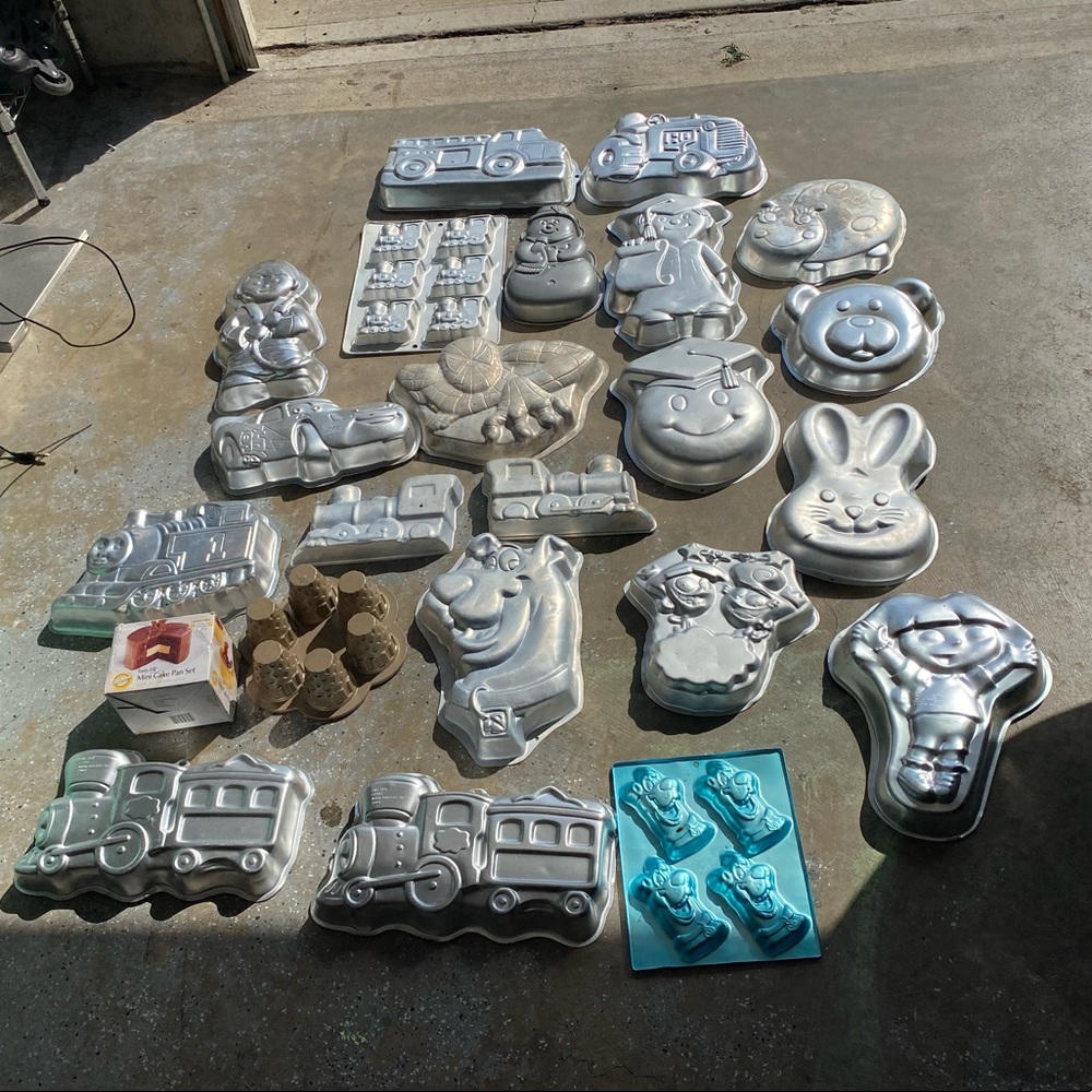 Wilton baking pans